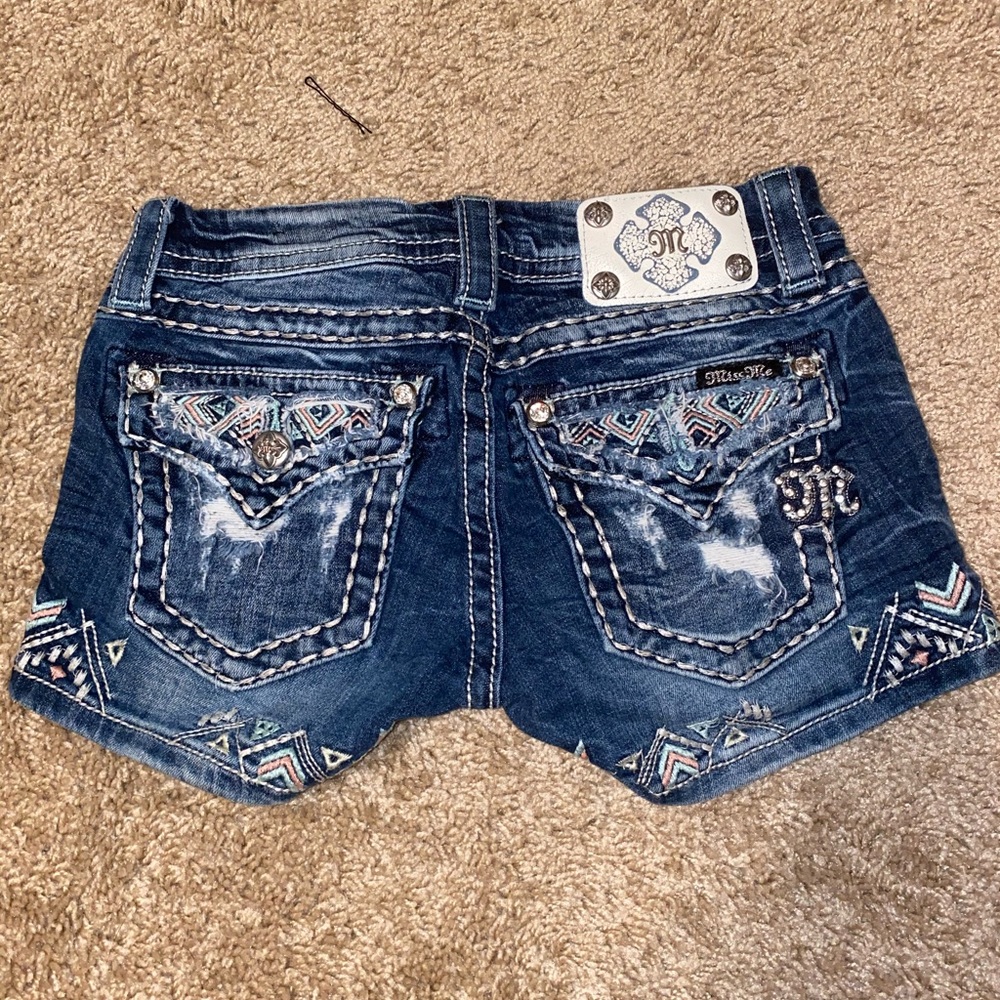 Miss me shorts with patterned stitching size 25
